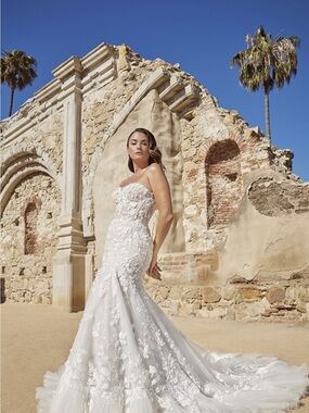 Romantic Ivory Lace Mermaid Wedding Dress with Sheer Off-Shoulder Sleeves